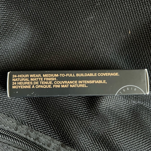 New MAC Studio Fix Concealer NW24 - Picture 3 of 3